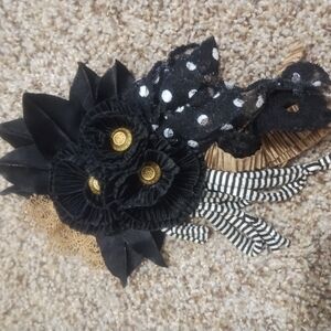 Elegant Black and Gold Floral Brooch